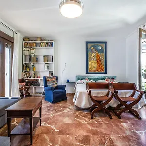 Con Patio Cordobes En San Basilio & Parking , Cordoba Spain